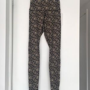 Lululemon Shine Tight  *Rolldown